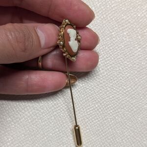 Elegant Gold Cameo Brooch Hat Pin Avon Pearl Detail